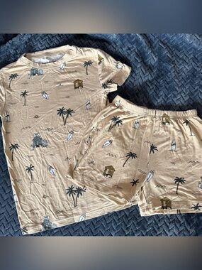 Brave Little Ones Beige Beach-Print Pajama Set - Short Sleeve & Shorts- Size 4T